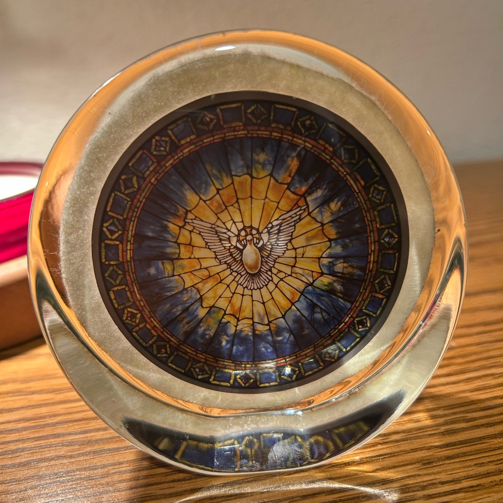 Holy Spirit Glass Paperweight Round Shaped Felt Bottom As Is Up Or Down - Picture 9 of 9